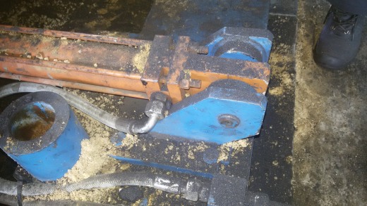 A0002796-连杆液压缸 (DANIELI) (轧材精整区尾部剪切机) 40x28x43.2 毫米缩略图